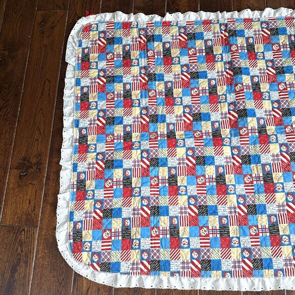 Vintage Raggedy Ann & Andy Baby 34" x 42" Quilt w/Lace Edges (2-sided) - Picture 5 of 9